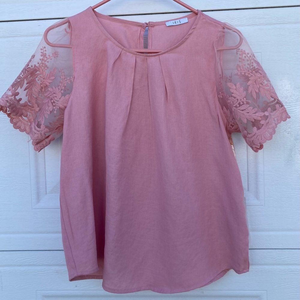 NWT Iris Small Pink Lace Sleeves Blouse